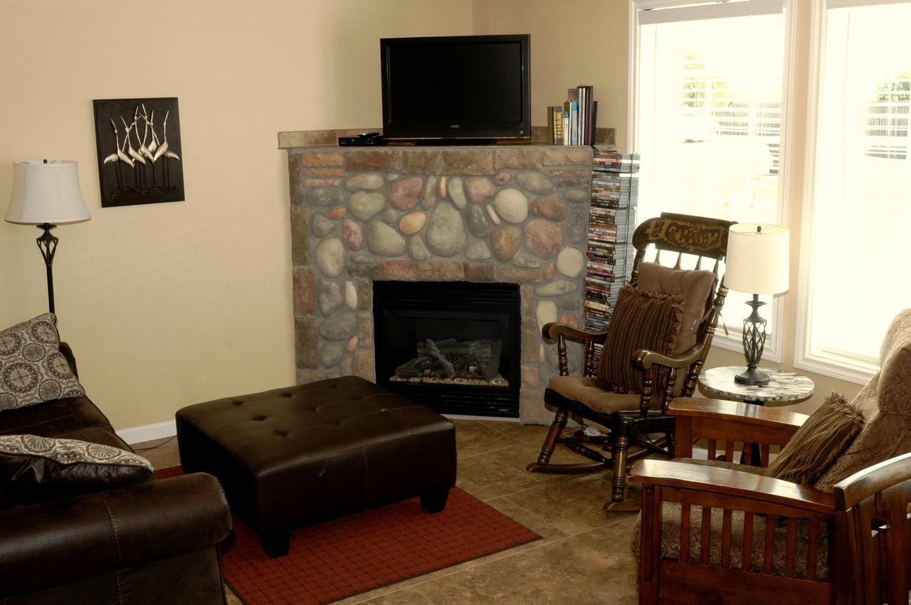 Collins Inn & Seaside Cottages (Adults Only) Ocean Shores Exterior foto