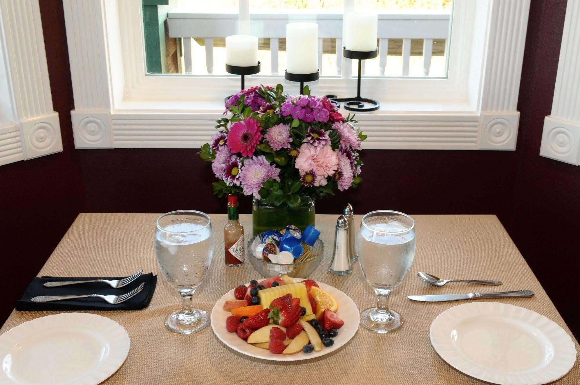 Collins Inn & Seaside Cottages (Adults Only) Ocean Shores Exterior foto