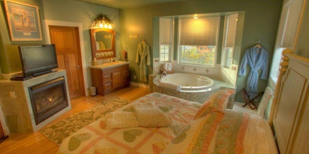 Collins Inn & Seaside Cottages (Adults Only) Ocean Shores Exterior foto